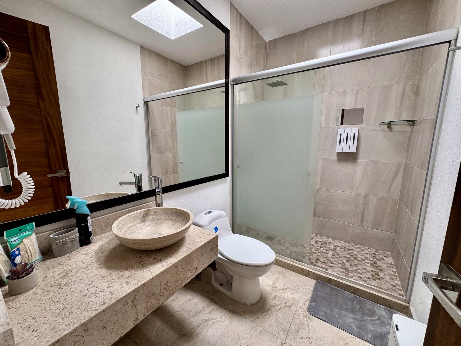 Baño principal Valbuena House